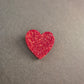 Verspielte Herz-Brosche mit Glitzer – Retro-Charme in Rot