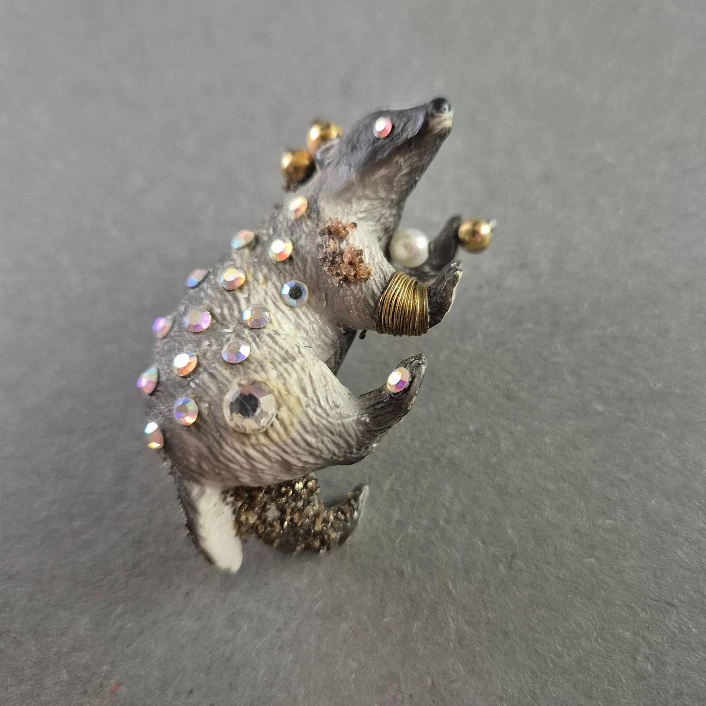 Tier-Brosche mit Strasssteinen Funkelnder Blickfang im Fantasy-Stil