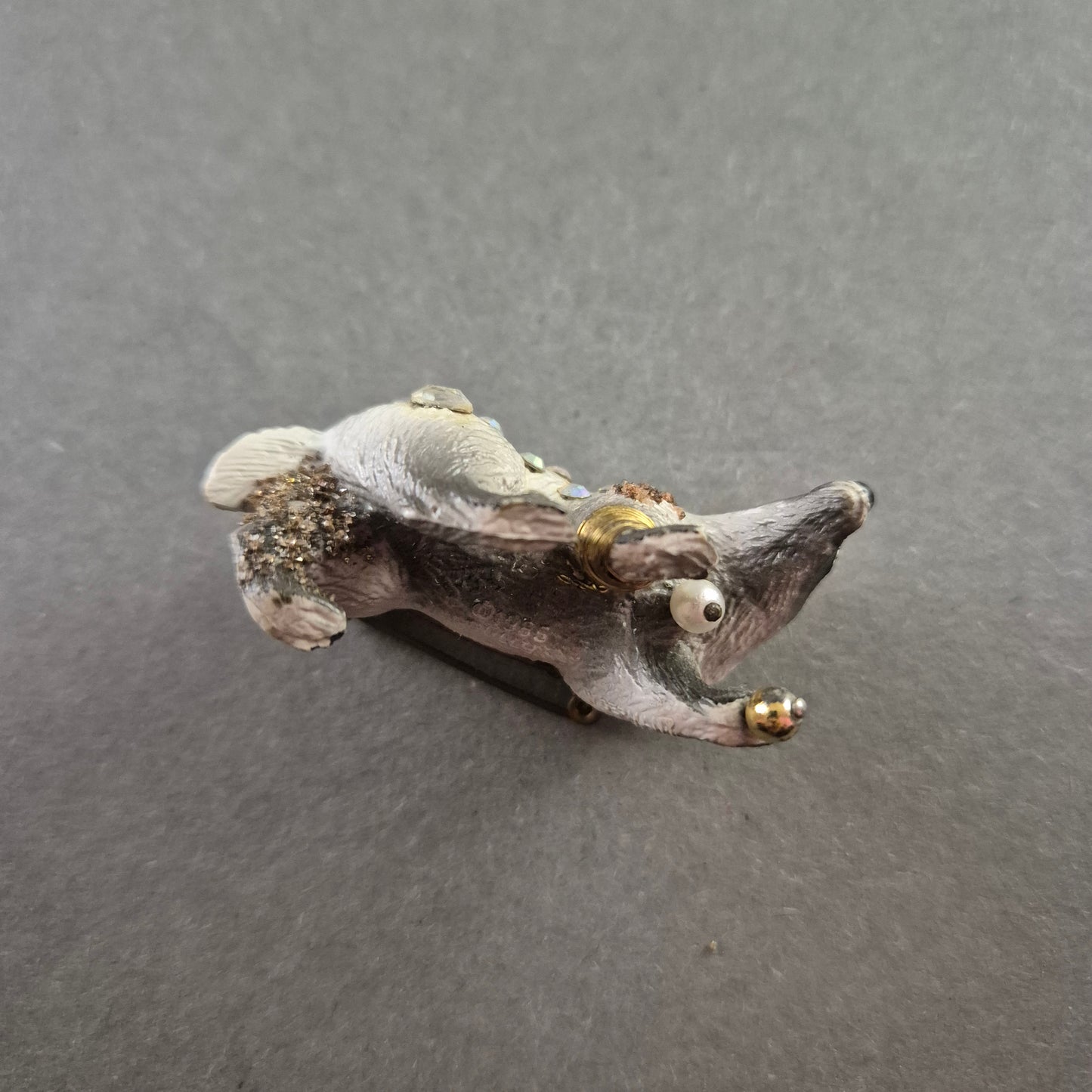 Tier-Brosche mit Strasssteinen Funkelnder Blickfang im Fantasy-Stil