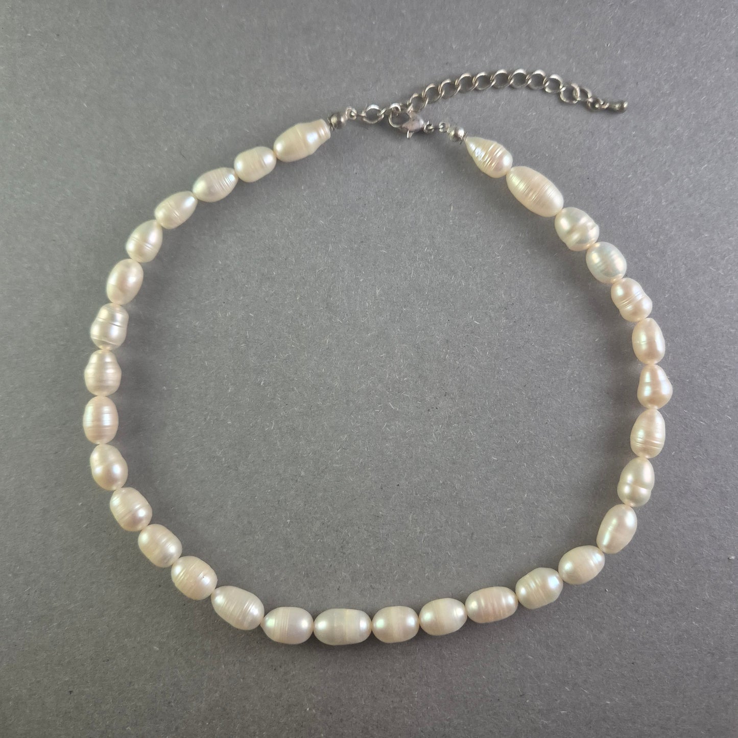 Perlenkette im klassischen Stil Zeitloses Schmuckstück für jeden Anlass