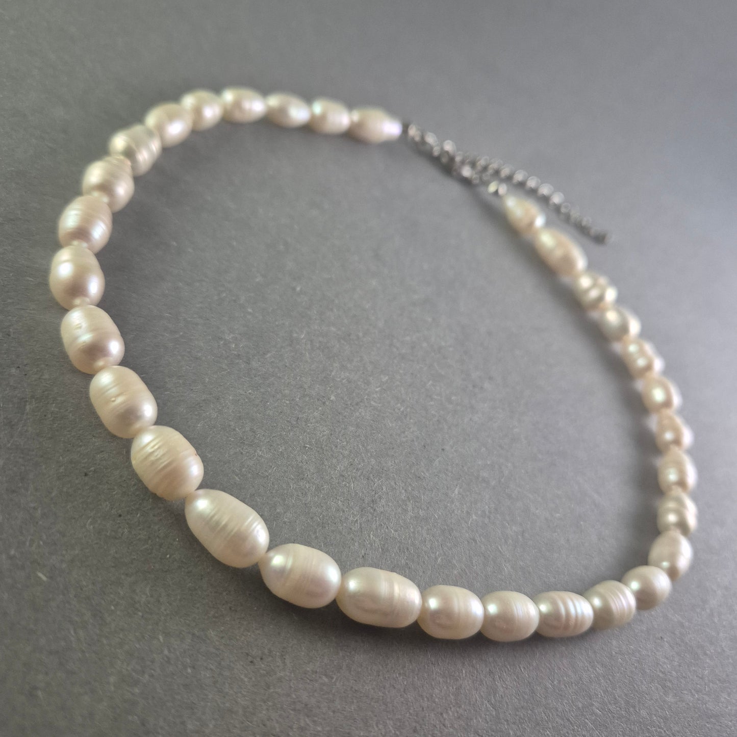 Perlenkette im klassischen Stil Zeitloses Schmuckstück für jeden Anlass