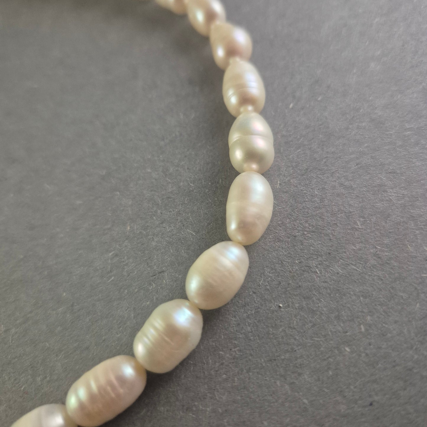 Perlenkette im klassischen Stil Zeitloses Schmuckstück für jeden Anlass