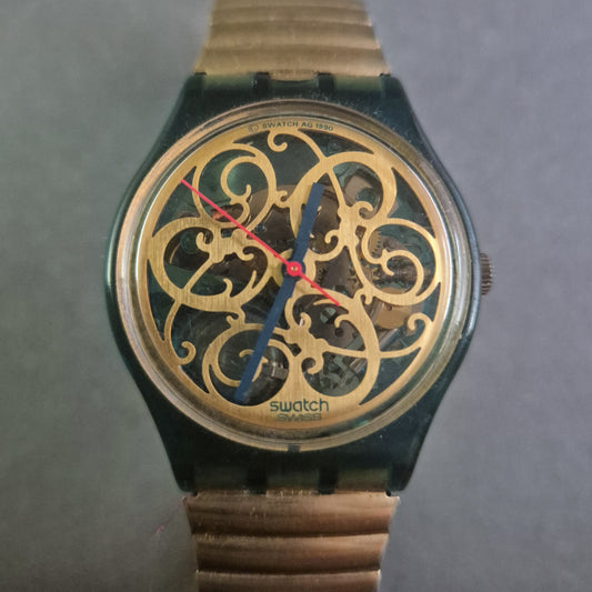 Klassische Swatch Uhr Armbanduhr – Extravagantes Design mit goldenen Ornamenten