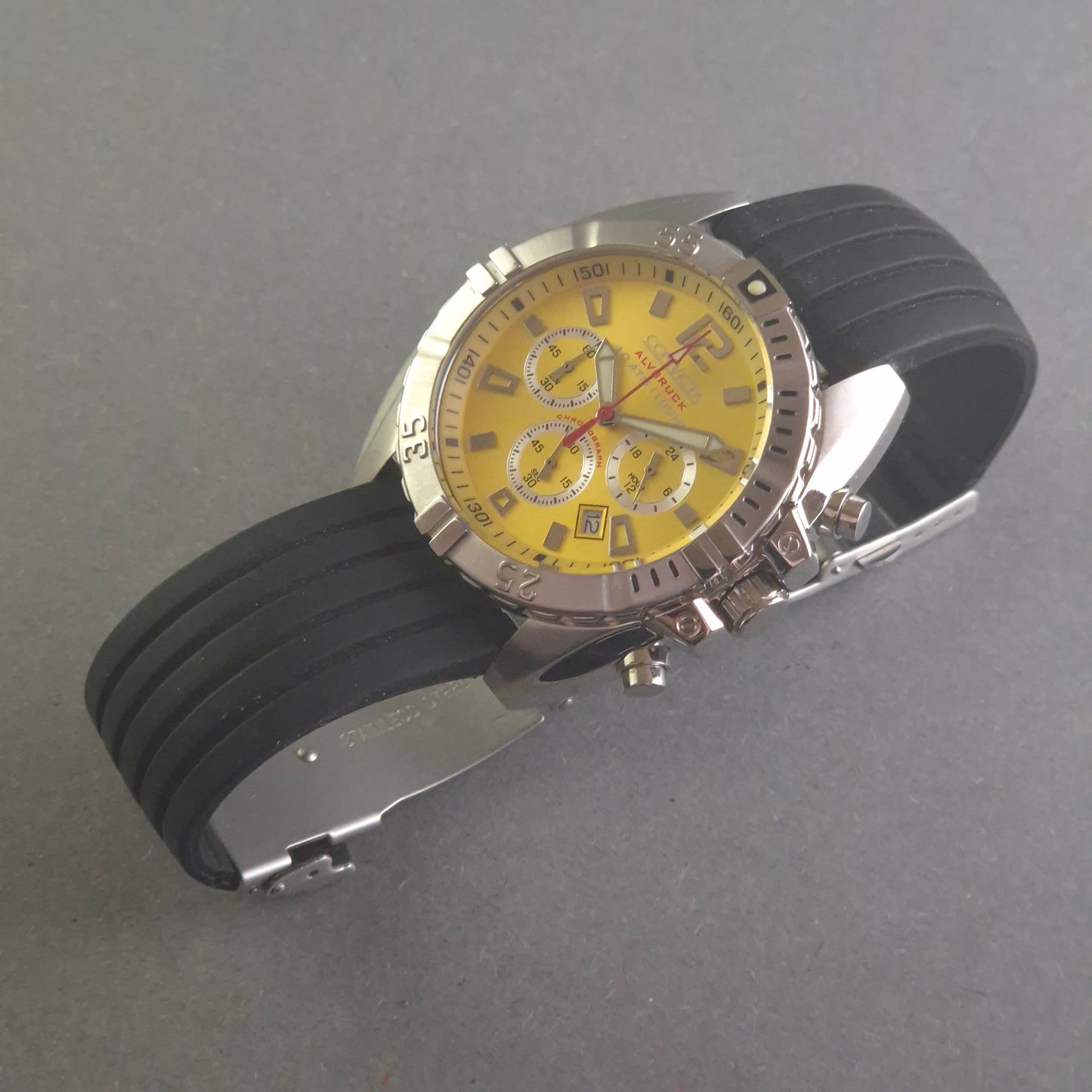 Convicta Uhr Armbanduhr Sportlicher Chronograph mit gelbem Zifferblatt