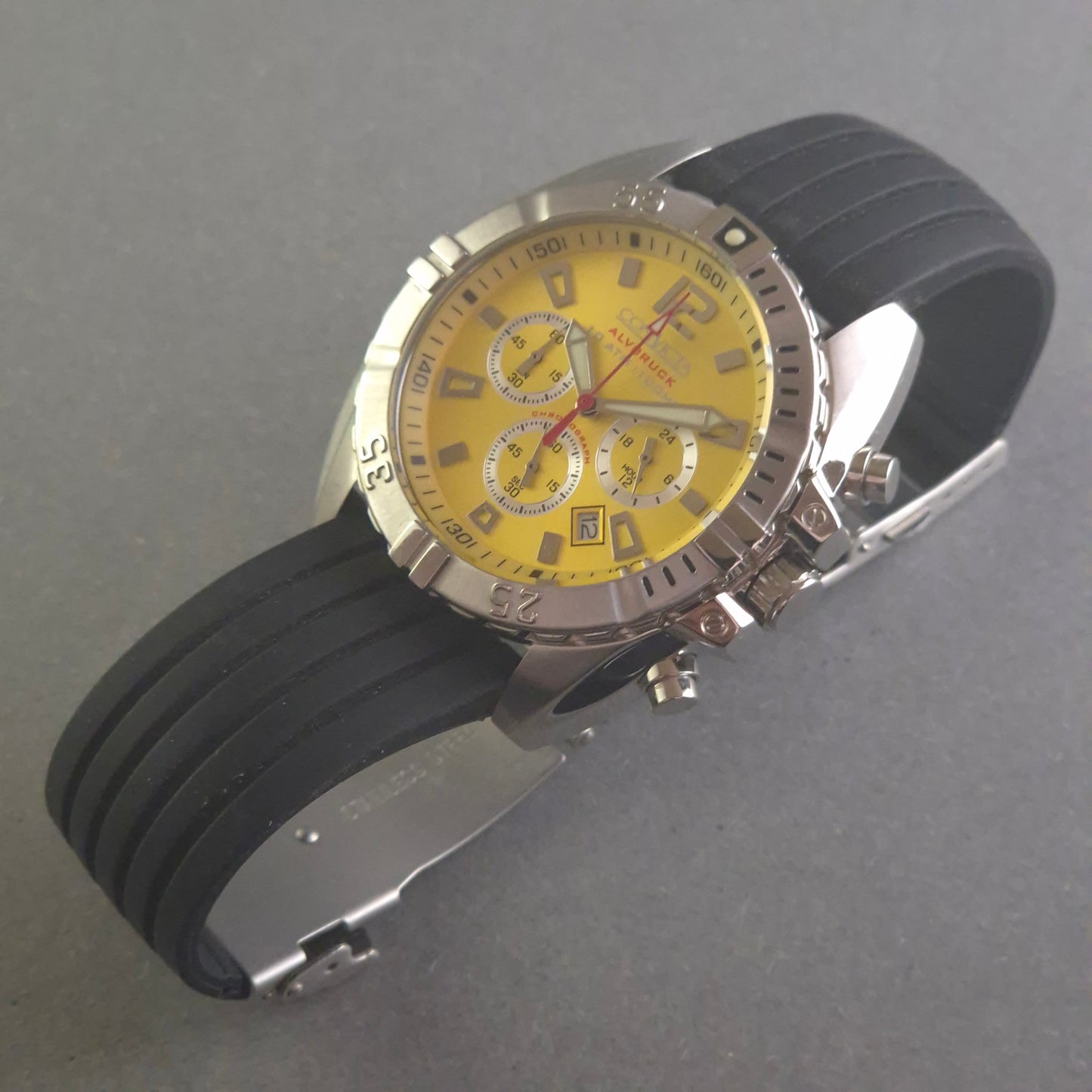 Convicta Uhr Armbanduhr Sportlicher Chronograph mit gelbem Zifferblatt