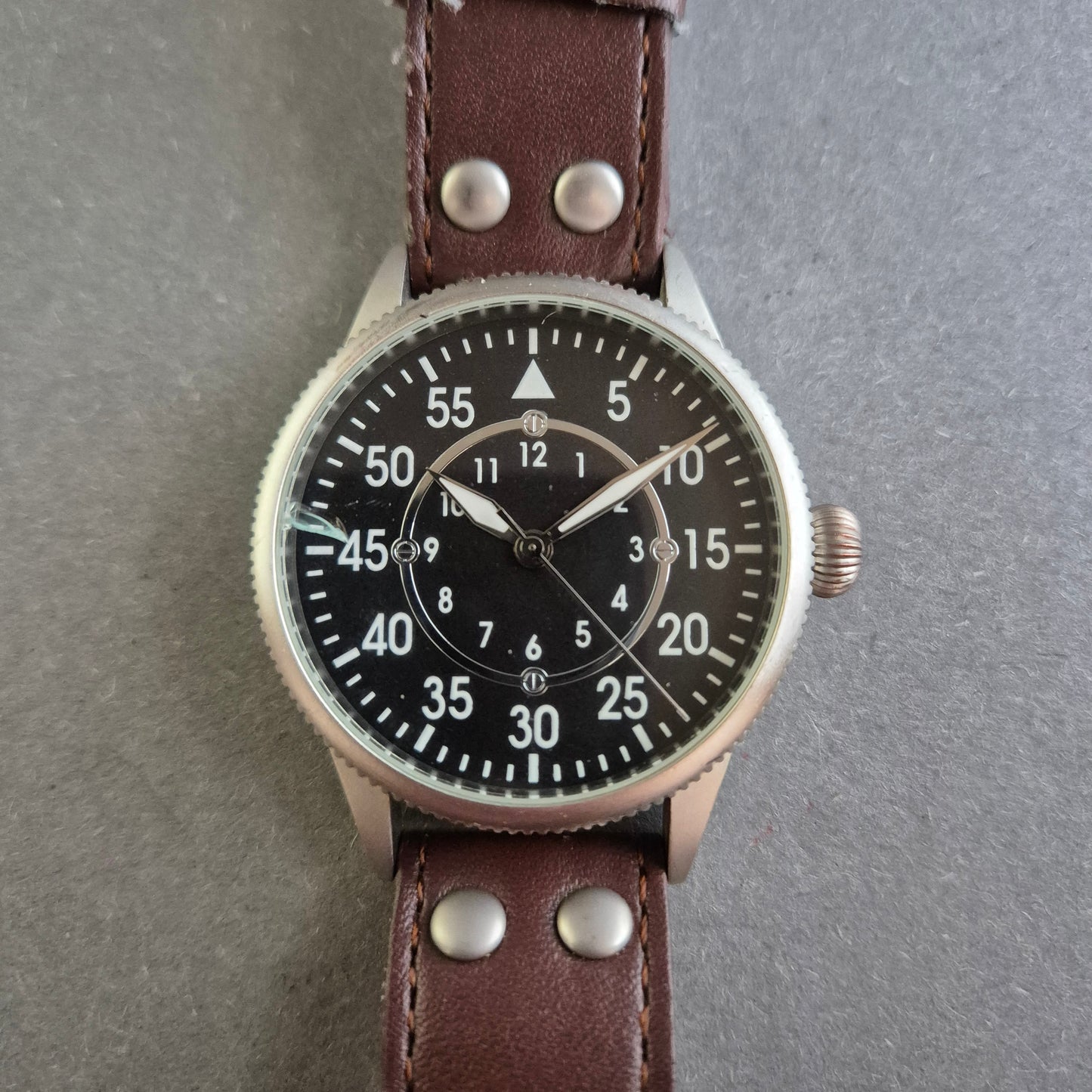 Fliegeruhr Herrenarmbanduhr Klassisches B-Uhr Design mit Nietenarmband