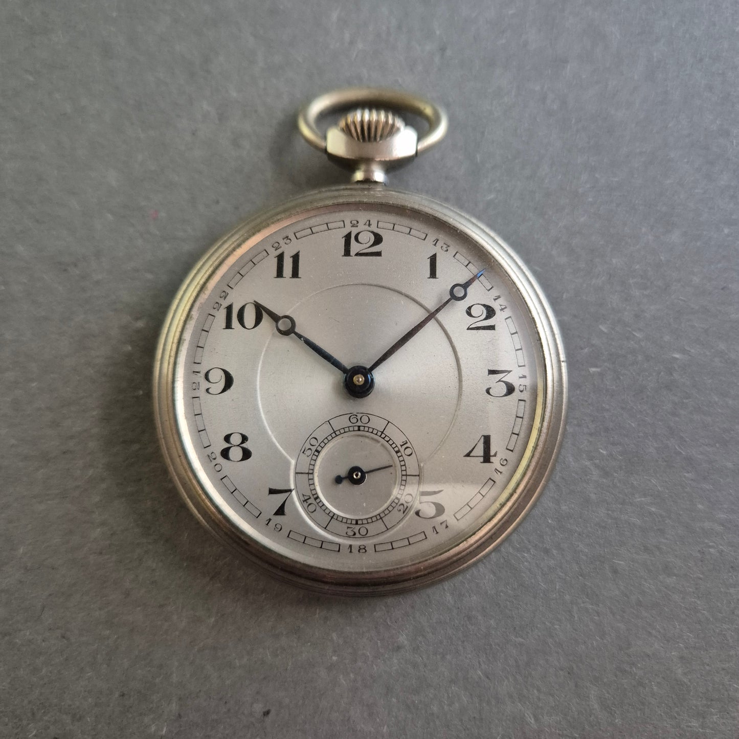 Antike Taschenuhr Herrenuhr – Klassisches Design mit Guillochiertem Gehäuse