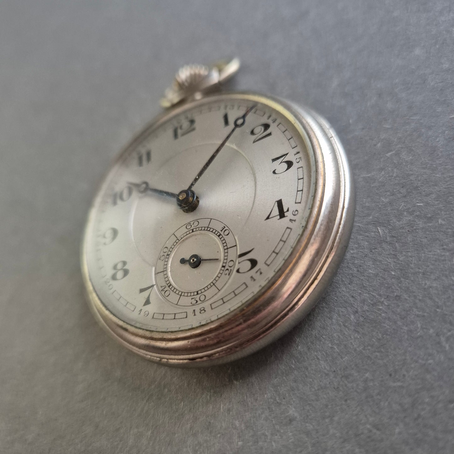 Antike Taschenuhr Herrenuhr – Klassisches Design mit Guillochiertem Gehäuse