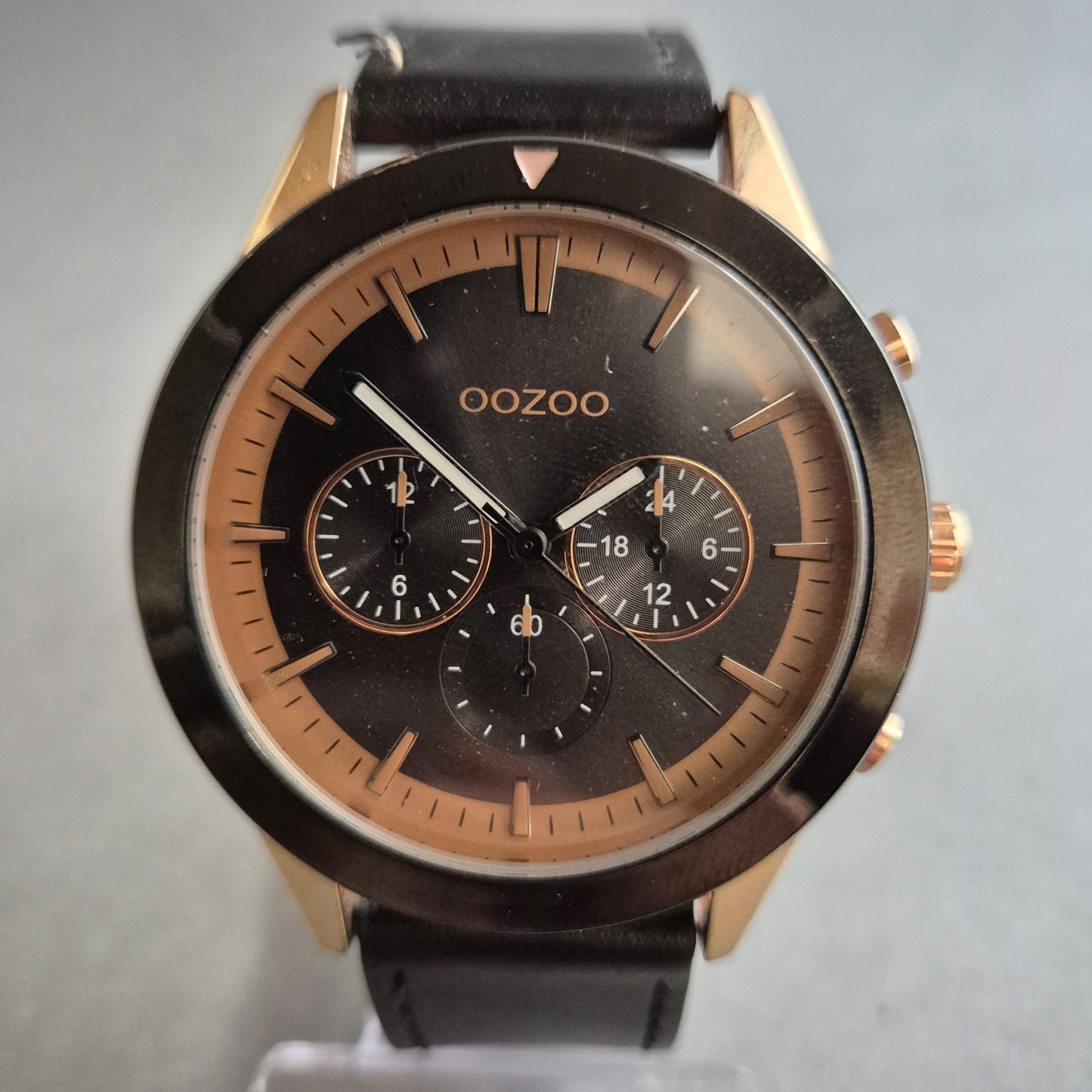 OOZOO Uhr Herrenarmbanduhr – Roségoldener Chronographen-Look