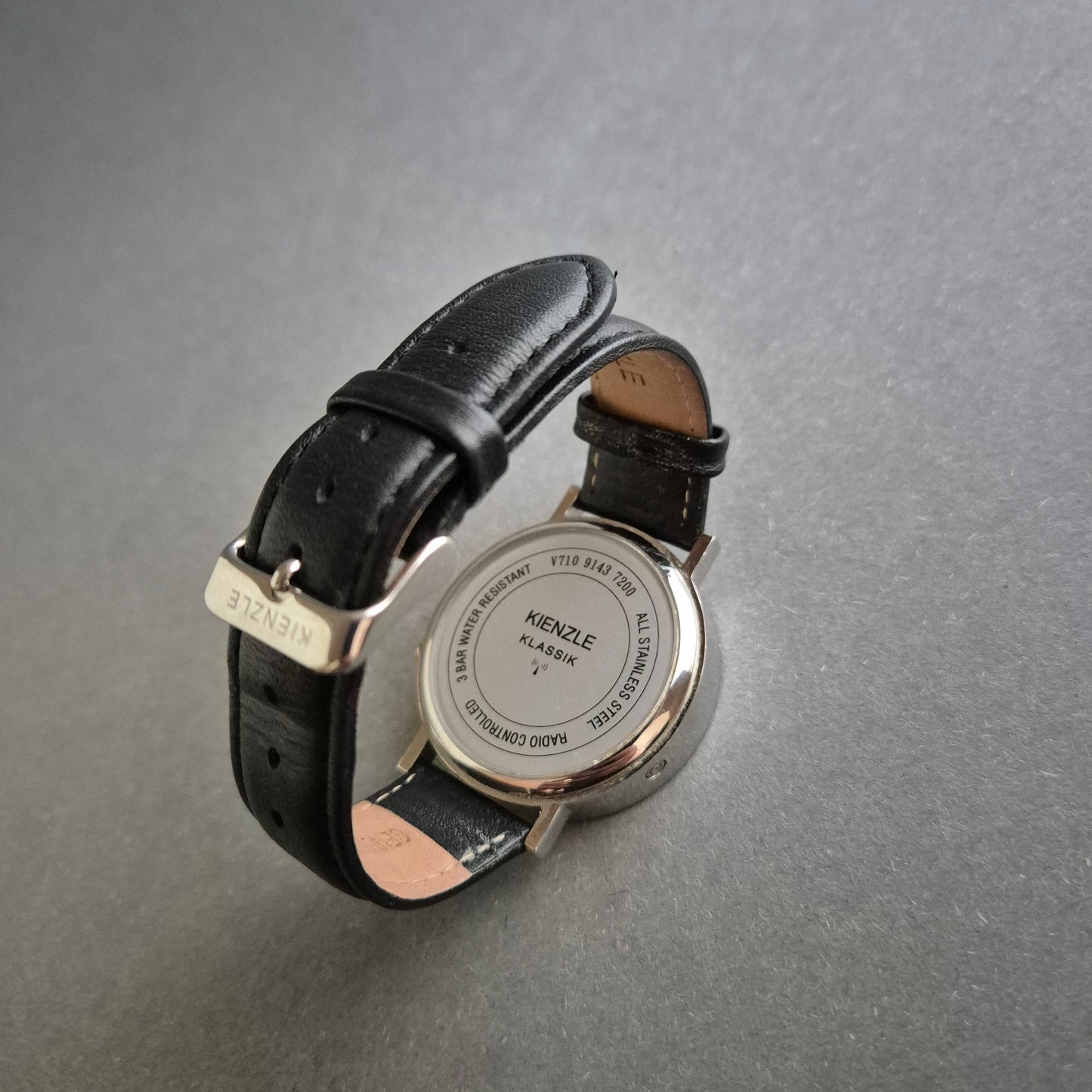 Kienzle Uhr Herrenarmbanduhr Funkgesteuertes Modell im klassischen Design