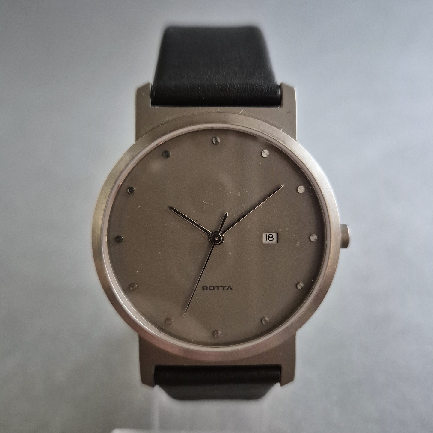 Elegante Botta Uhr Herrenarmbanduhr – Zeitloses Design im Bauhaus-Stil