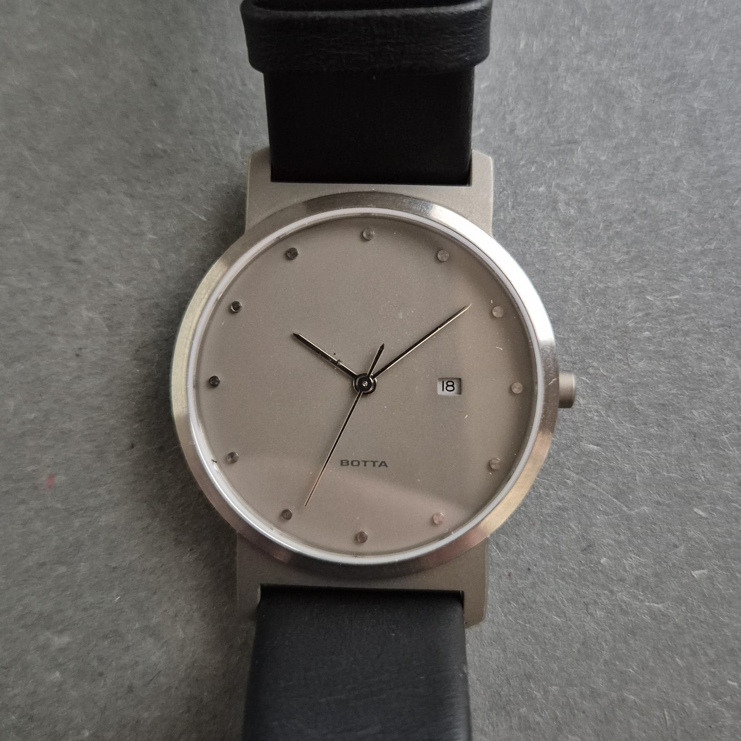 Elegante Botta Uhr Herrenarmbanduhr – Zeitloses Design im Bauhaus-Stil