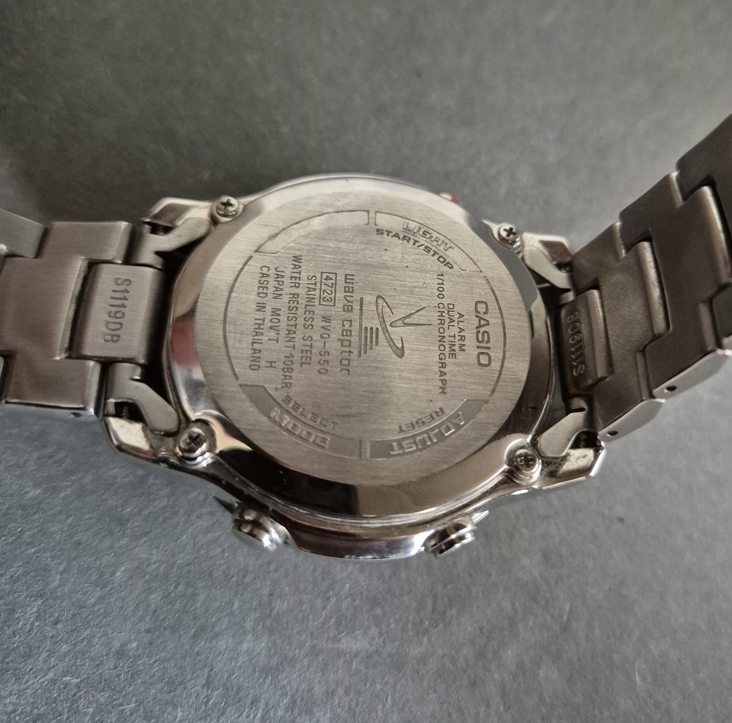 Casio Uhr Herrenarmbanduhr Wave Ceptor mit rotem Zifferblatt