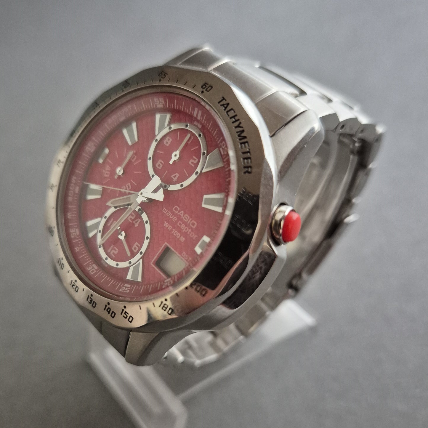 Casio Uhr Herrenarmbanduhr Wave Ceptor mit rotem Zifferblatt