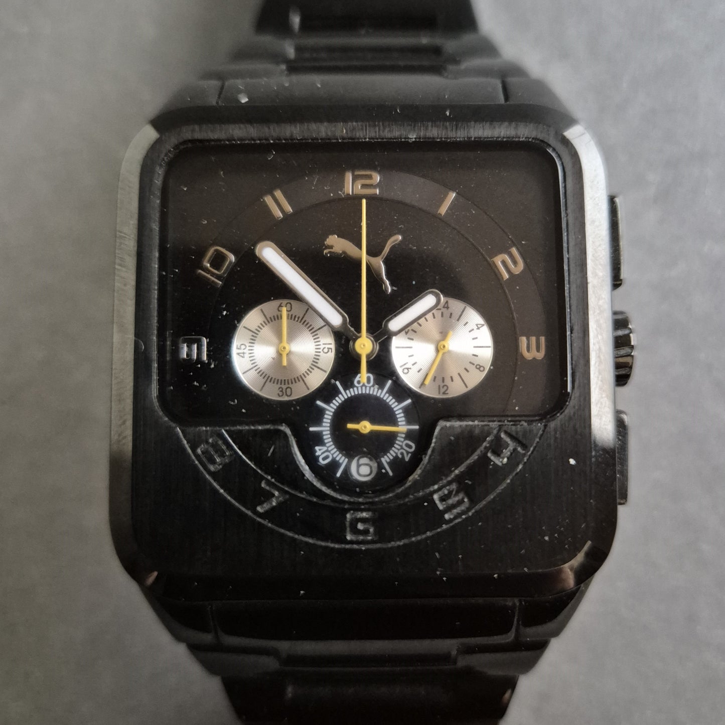 Sportliche Puma Uhr Herrenarmbanduhr – Maskulines Design mit Stoppfunktion