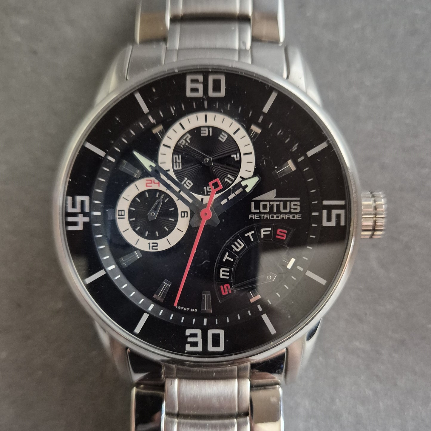 Lotus Uhr Herrenarmbanduhr Retrograde Design trifft auf sportliche Raffinesse