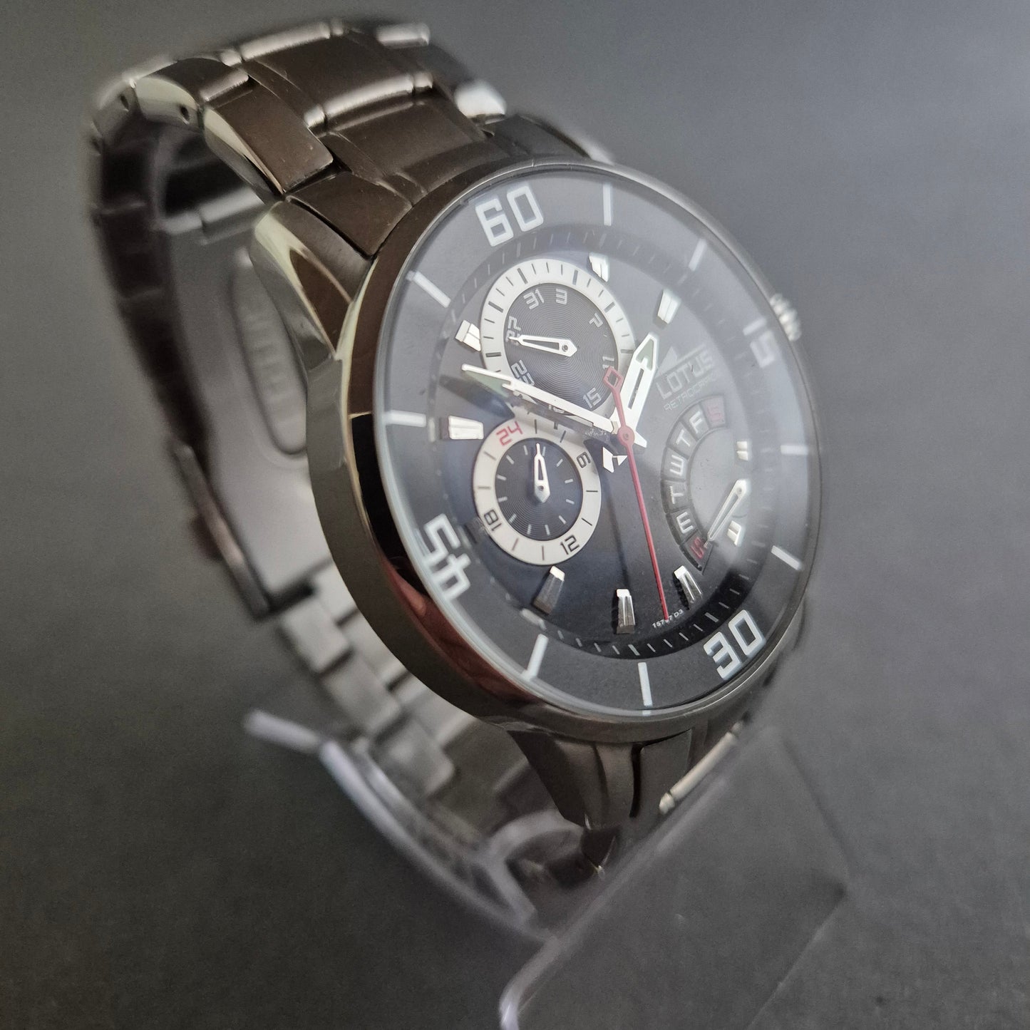 Lotus Uhr Herrenarmbanduhr Retrograde Design trifft auf sportliche Raffinesse