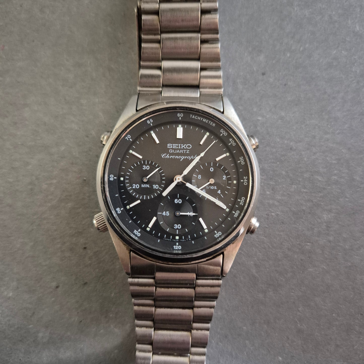 Seiko Uhr Herrenarmbanduhr Chronograph Quarzwerk mit Tachymeter-Skala