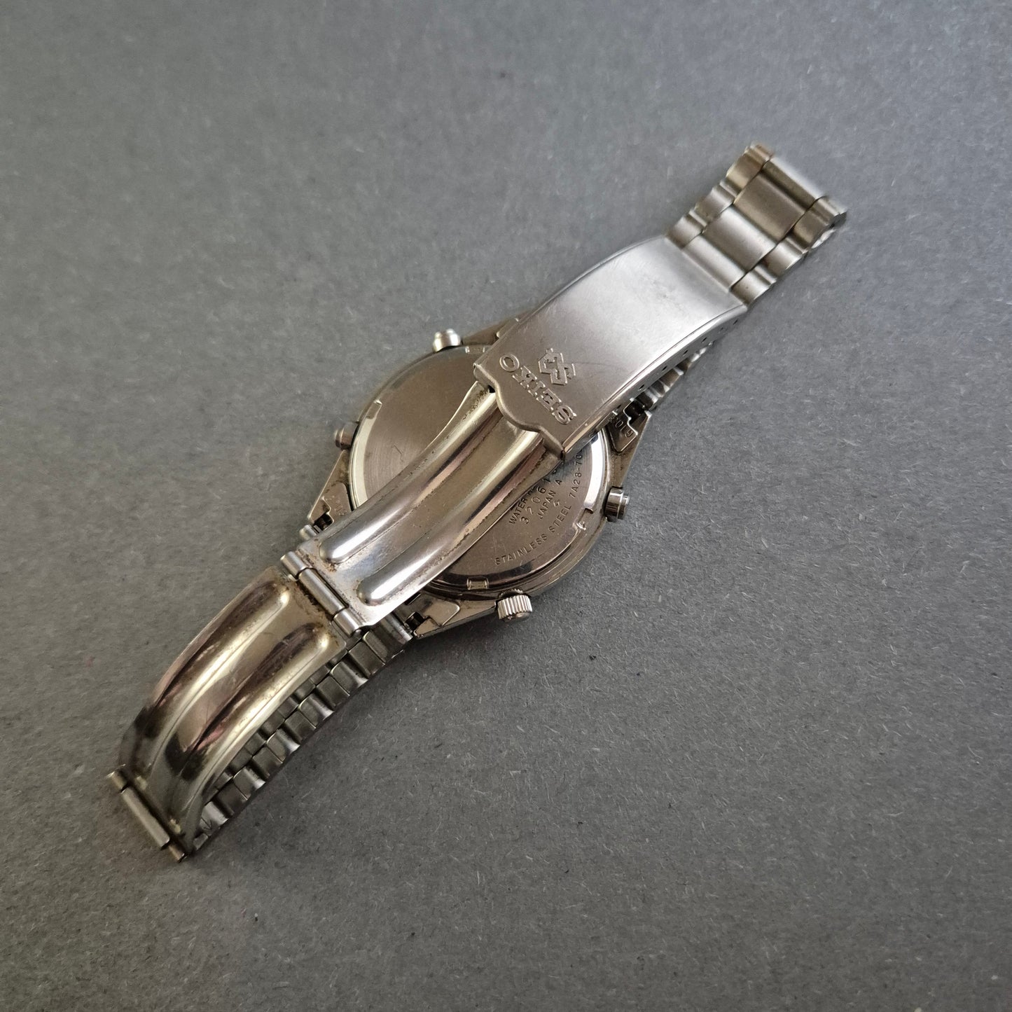 Seiko Uhr Herrenarmbanduhr Chronograph Quarzwerk mit Tachymeter-Skala