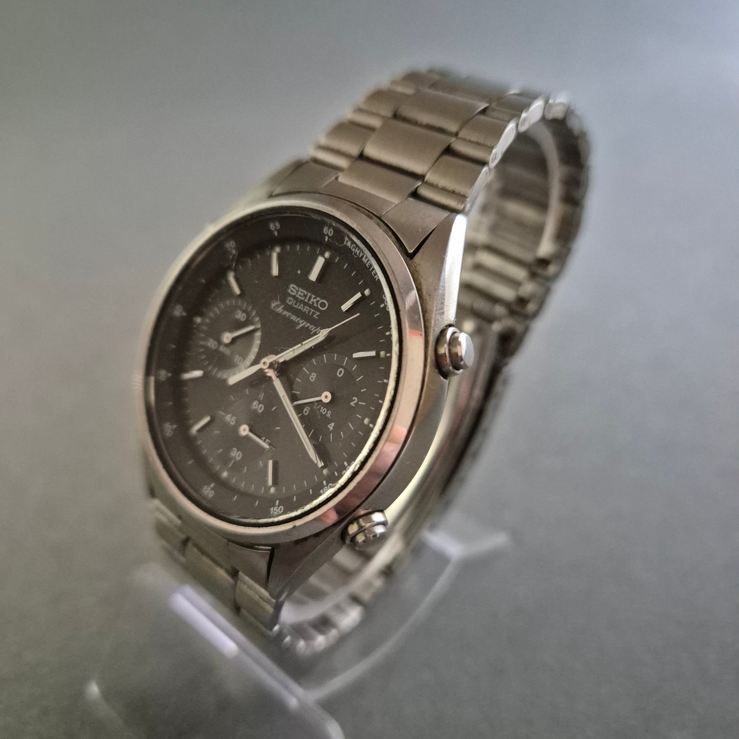 Seiko Uhr Herrenarmbanduhr Chronograph Quarzwerk mit Tachymeter-Skala