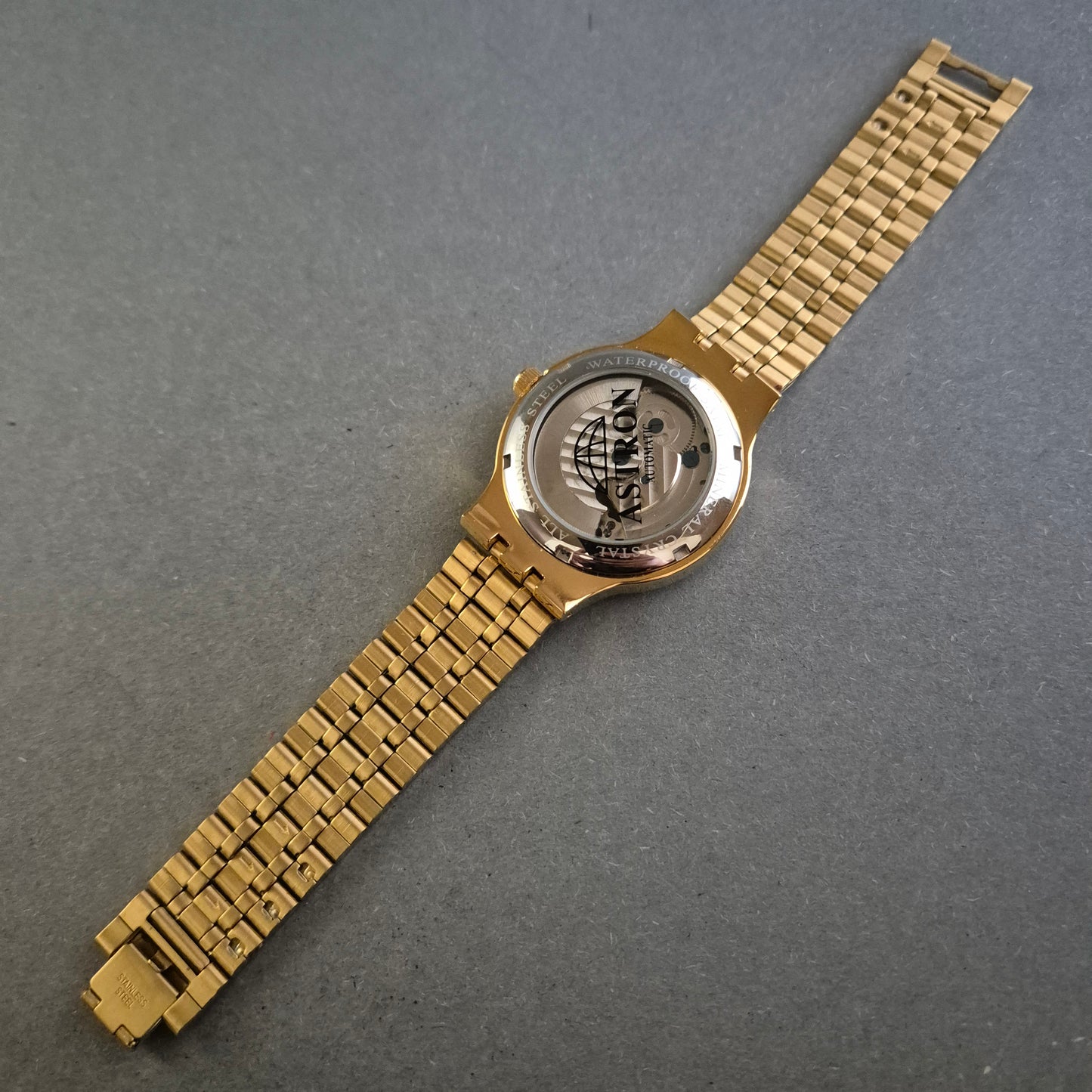 Luxuriöse Astron Herrenarmbanduhr – Automatikwerk im goldfarbenen Design