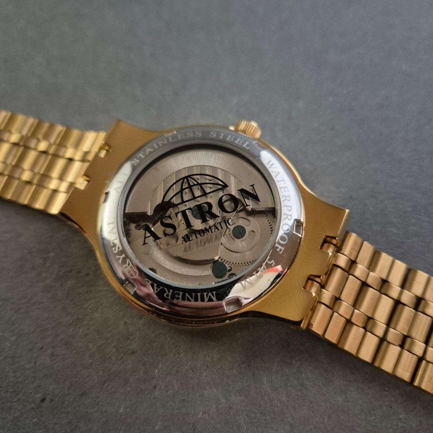 Luxuriöse Astron Herrenarmbanduhr – Automatikwerk im goldfarbenen Design