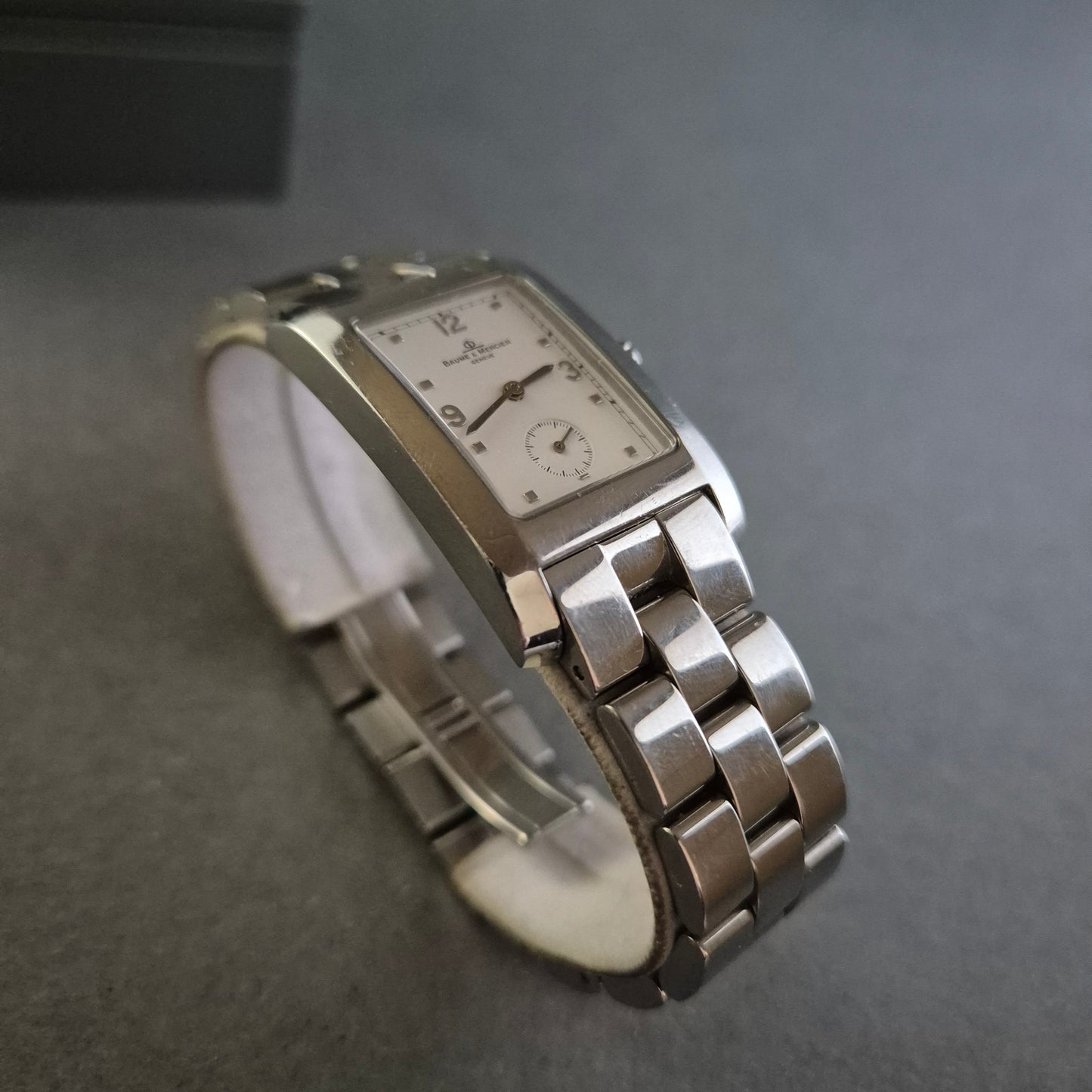 Uhr Herrenarmbanduhr Baume & Mercier Klassiker mit rechteckigem Gehäuse
