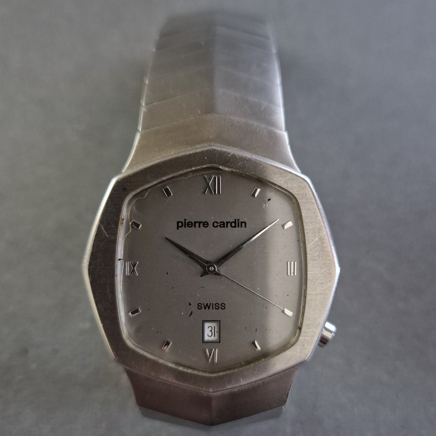 Elegante Pierre Cardin Herrenarmbanduhr – Klassischer Look mit kantigem Charme