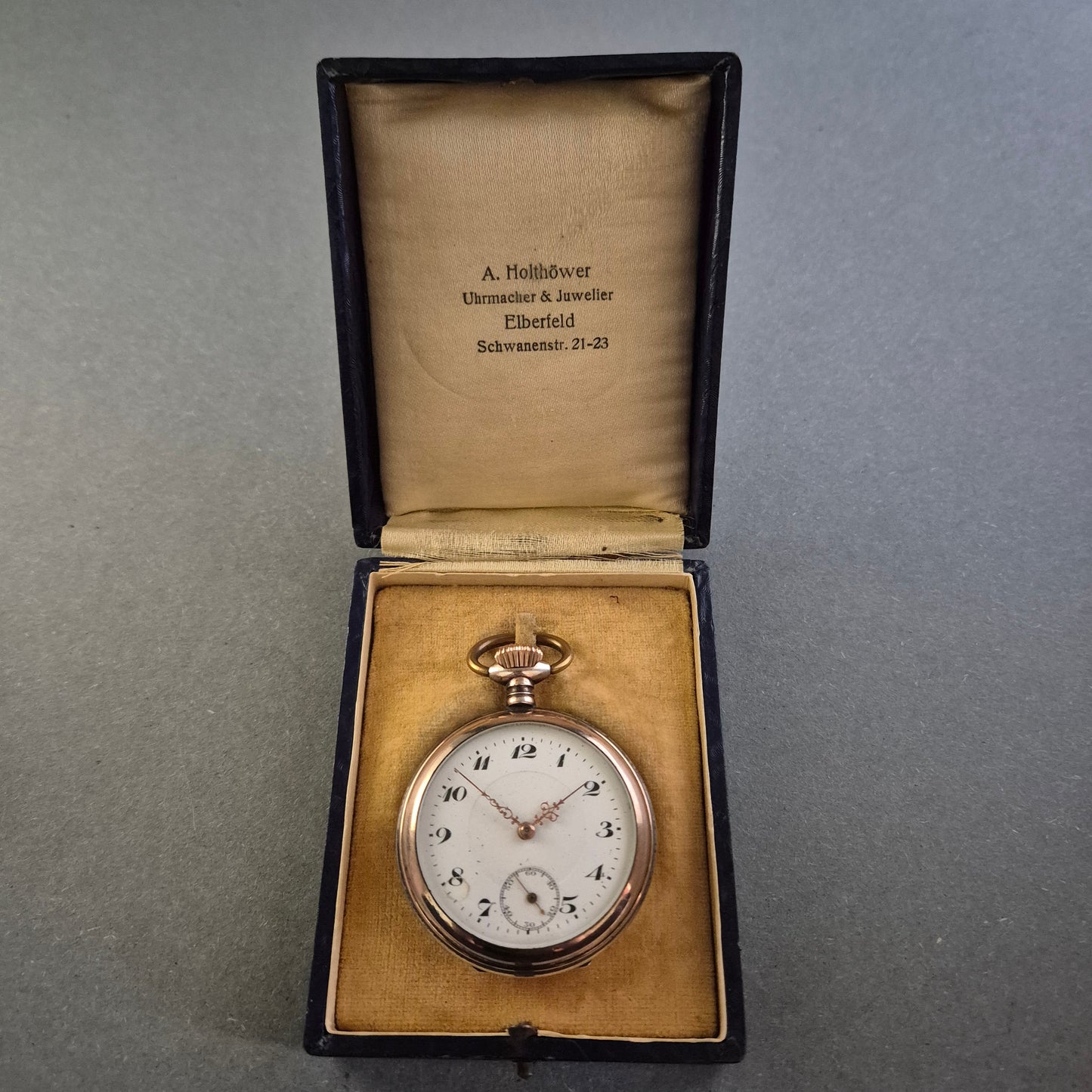 Antike Taschenuhr im Jugendstil – Elegante Handwerkskunst aus vergangener Zeit