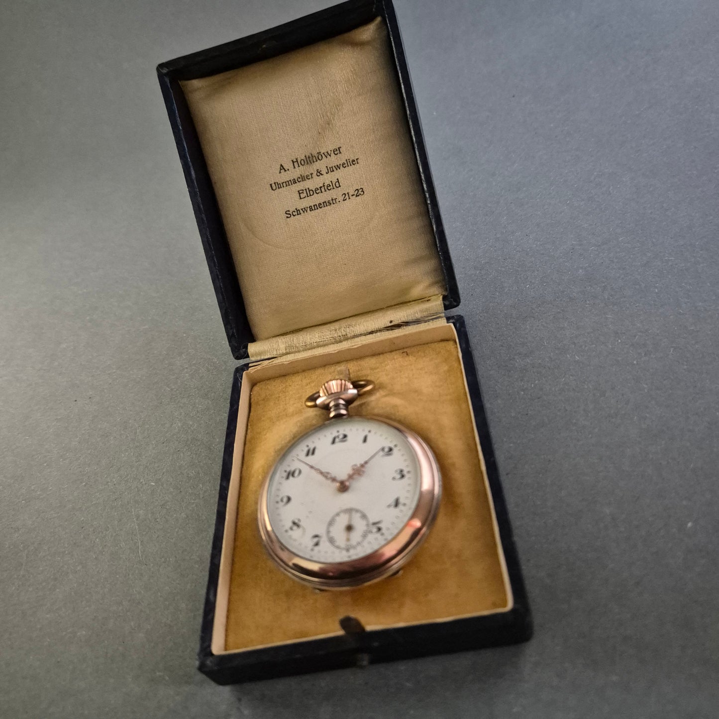 Antike Taschenuhr im Jugendstil – Elegante Handwerkskunst aus vergangener Zeit