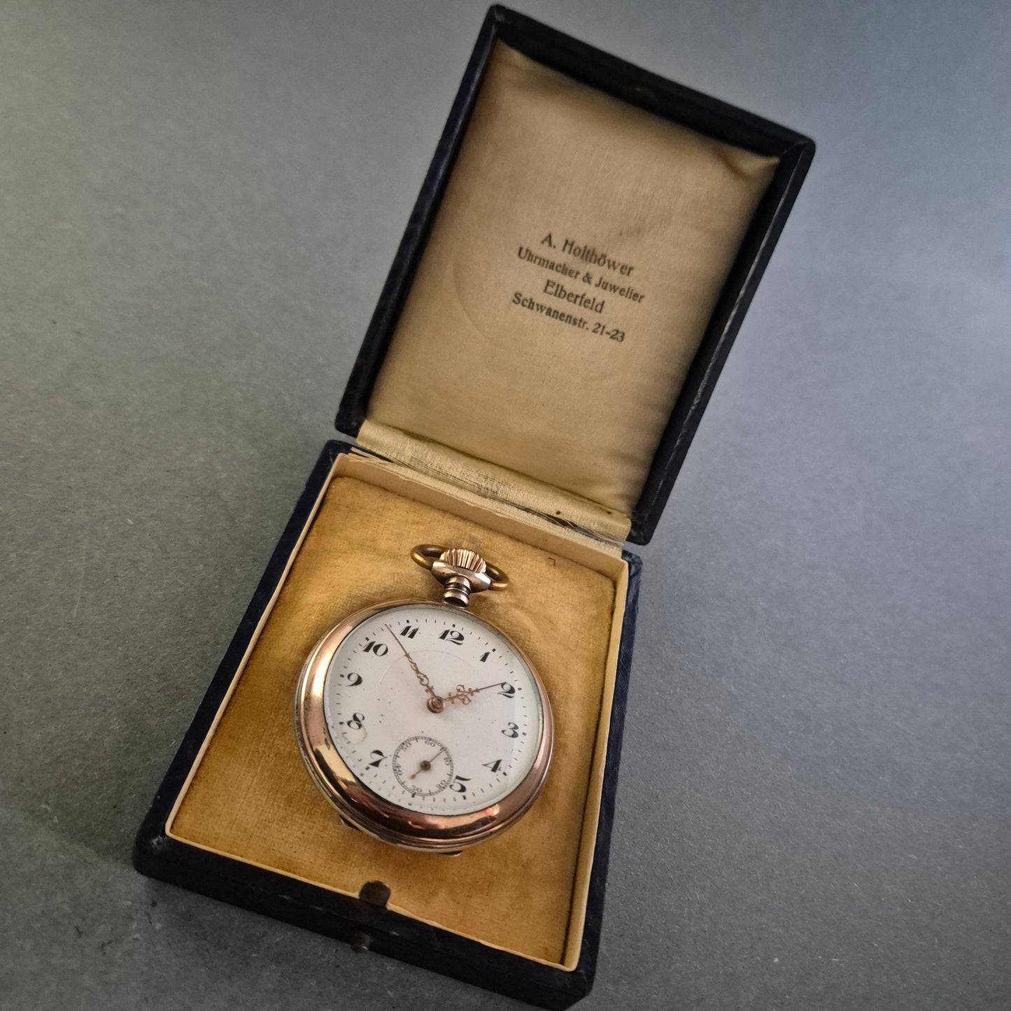 Antike Taschenuhr im Jugendstil – Elegante Handwerkskunst aus vergangener Zeit