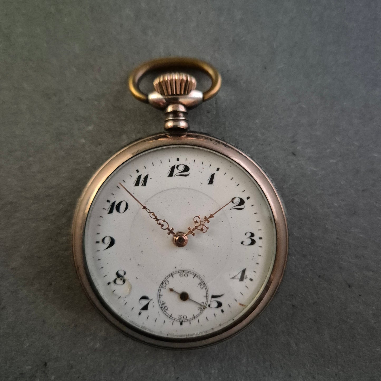 Antike Taschenuhr im Jugendstil – Elegante Handwerkskunst aus vergangener Zeit