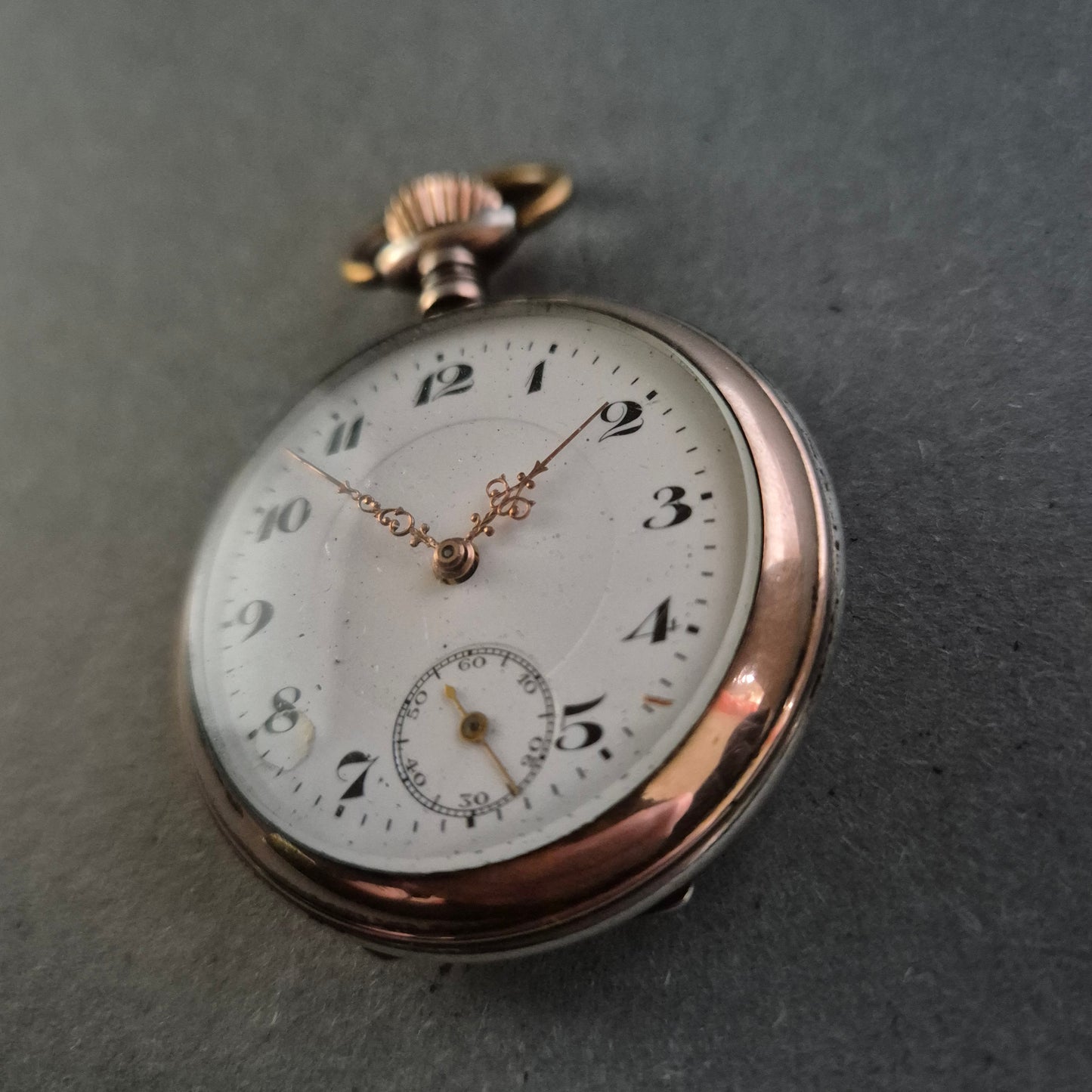 Antike Taschenuhr im Jugendstil – Elegante Handwerkskunst aus vergangener Zeit