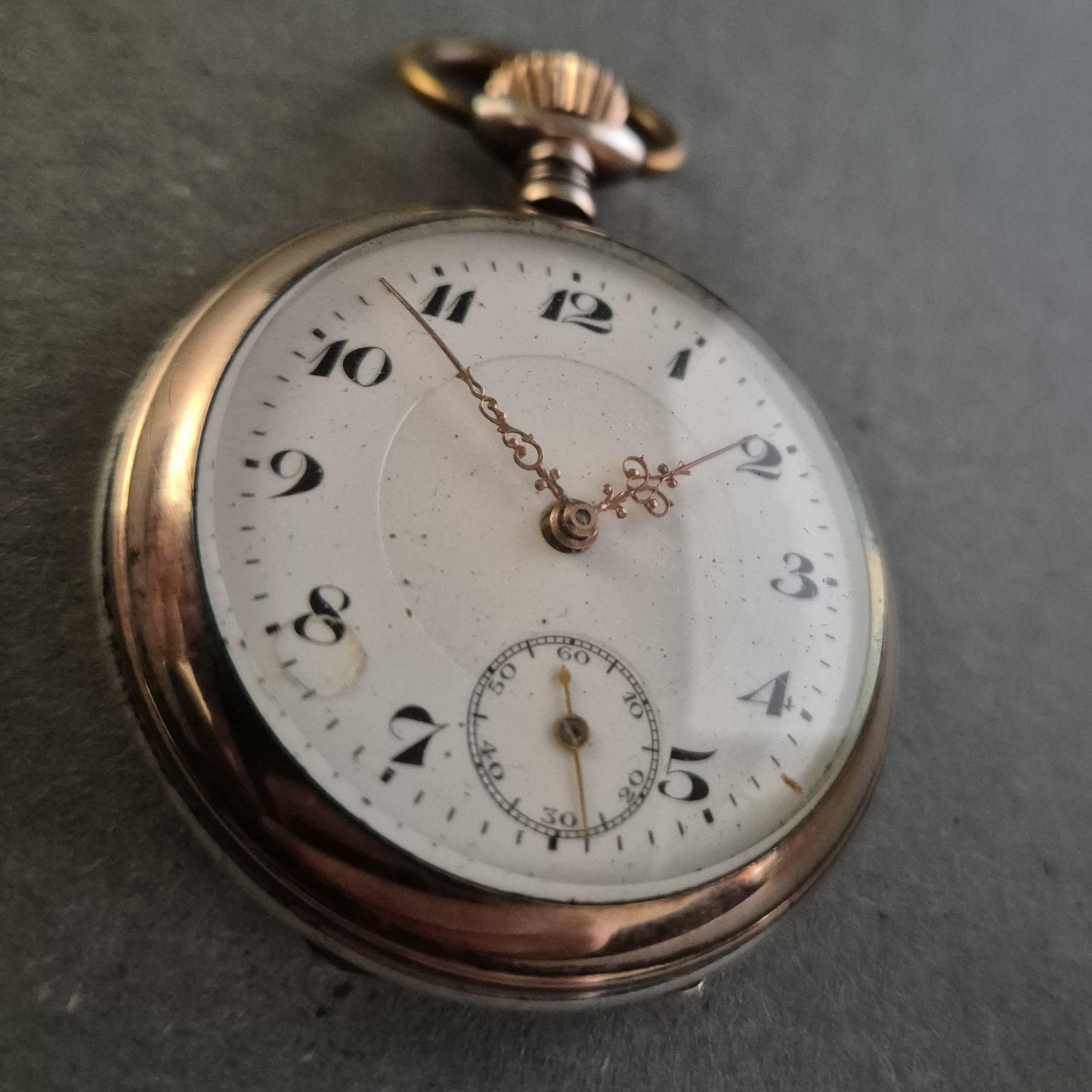 Antike Taschenuhr im Jugendstil – Elegante Handwerkskunst aus vergangener Zeit