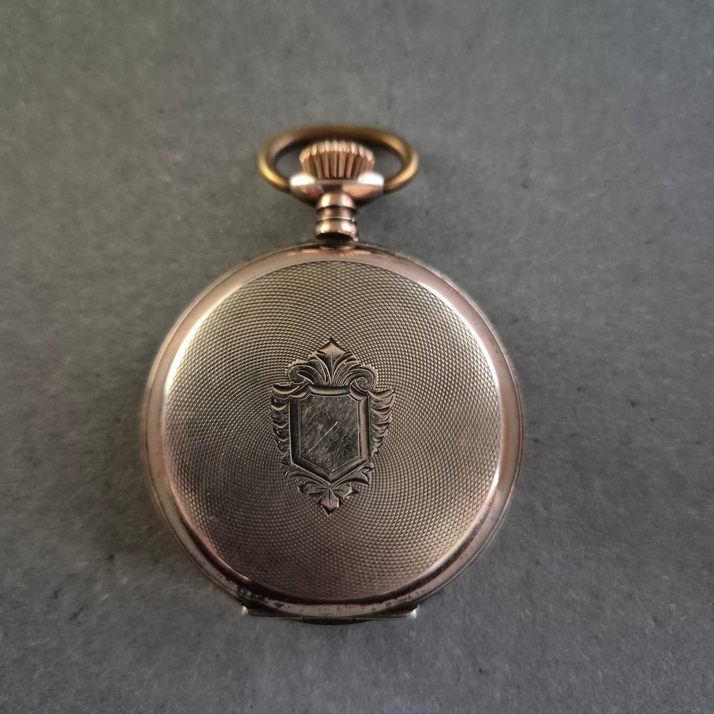 Antike Taschenuhr im Jugendstil – Elegante Handwerkskunst aus vergangener Zeit