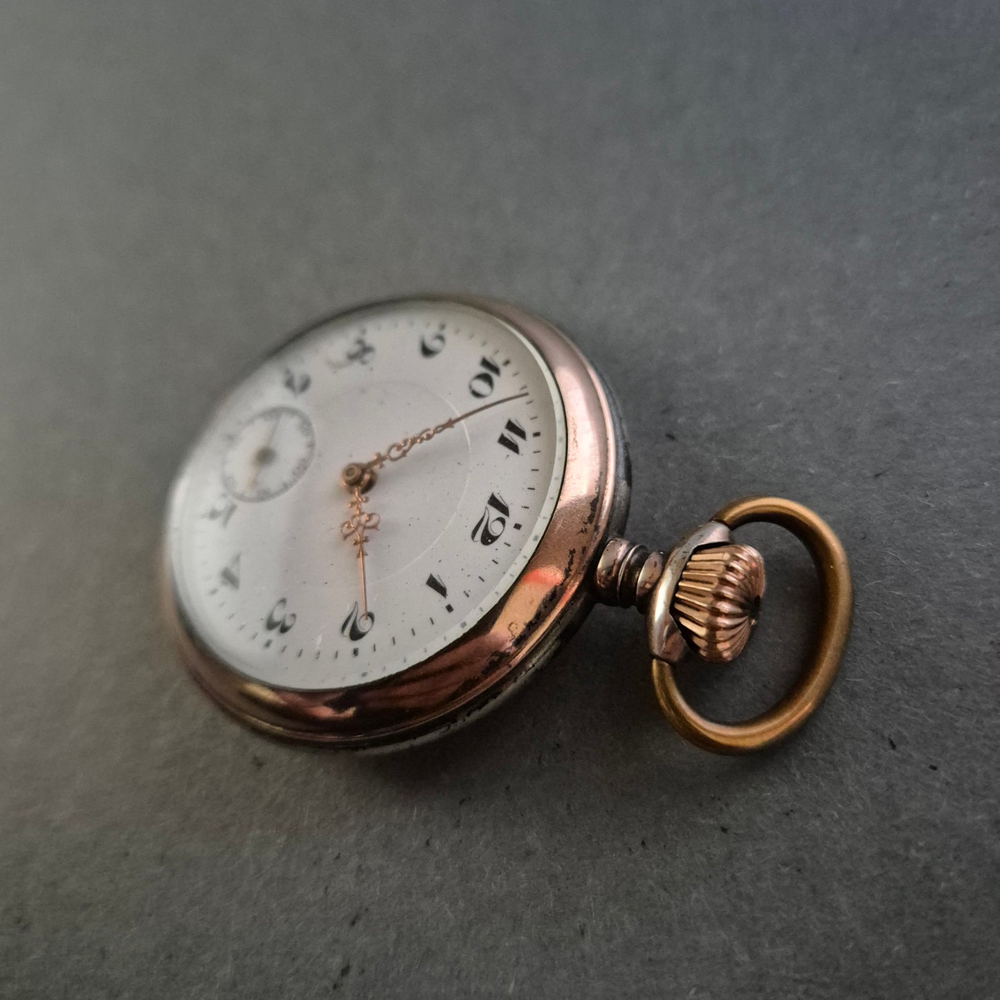 Antike Taschenuhr im Jugendstil – Elegante Handwerkskunst aus vergangener Zeit