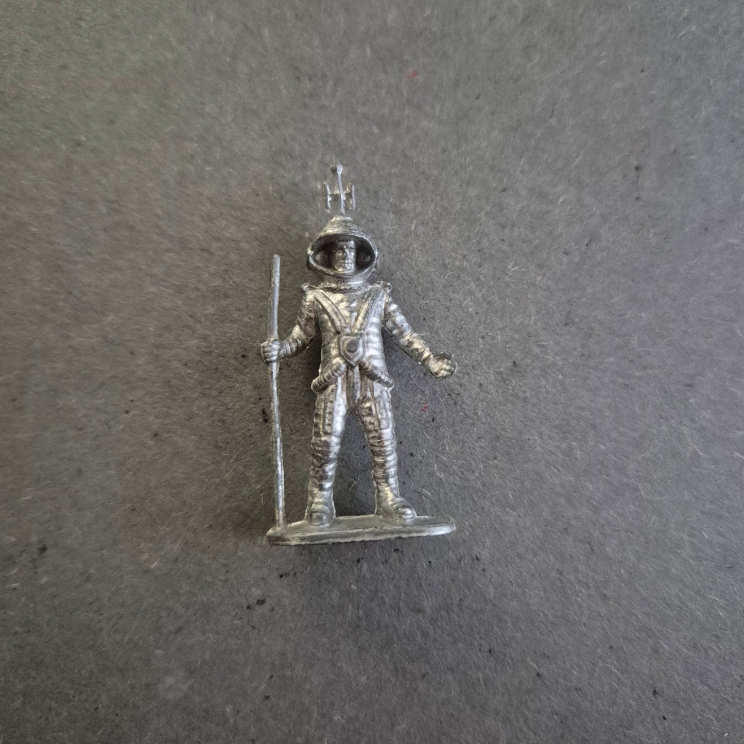 Zinnfigur antiker Ritter – Handgefertigte Miniatur im historischen Stil