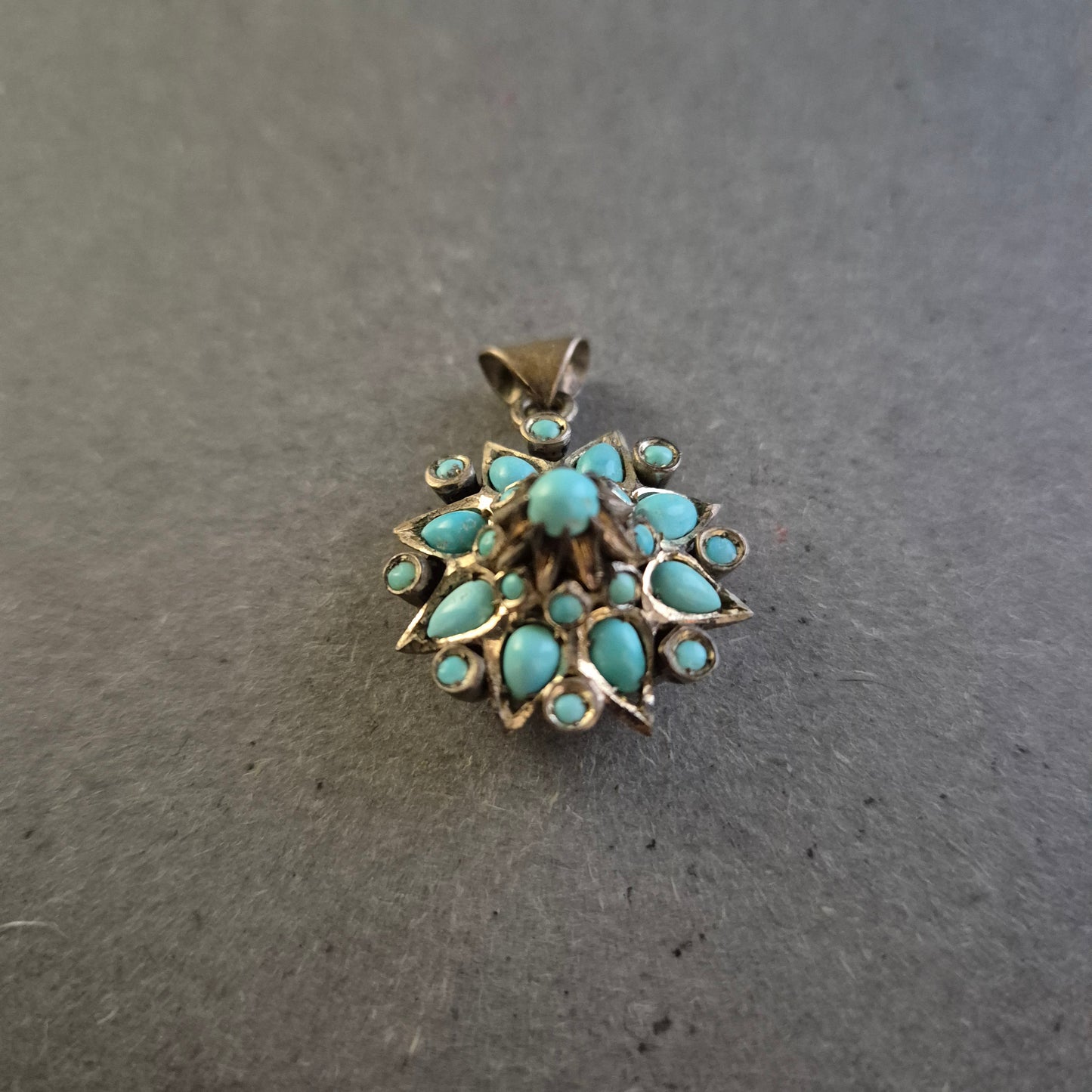 Vintage Anhänger mit Türkis – Florales Design aus Silber