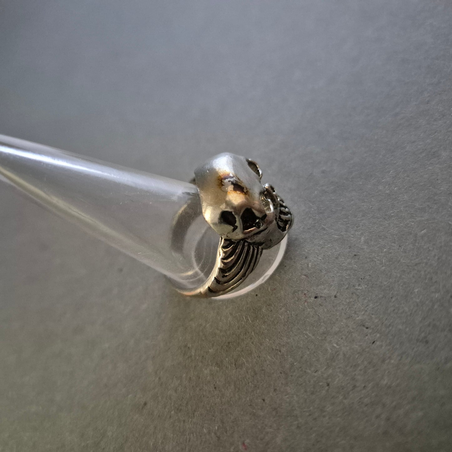 Silberner Totenkopf-Ring – Markanter Biker-Look für starke Persönlichkeiten