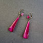 Lange Vintage-Ohrringe in Magenta – Elegante Tropfenform mit Retro-Flair