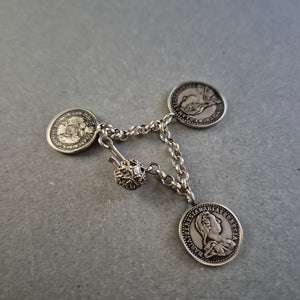 Charmantes Vintage-Armband mit Münzanhängern – Antiker Look für Sammler