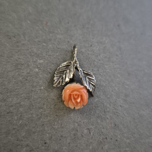 Feiner Silberanhänger mit Rosenmotiv – Romantischer Charme im Vintage-Stil