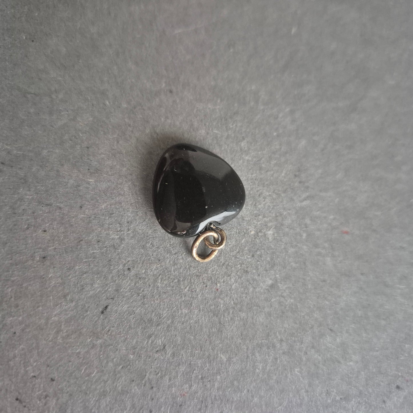 Herzanhänger aus schwarzem Onyx – Zeitloser Vintage-Schmuck
