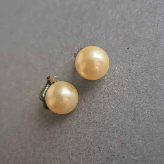 Vintage Clip-Ohrringe mit cremefarbenen Perlen – Klassischer Retro-Stil