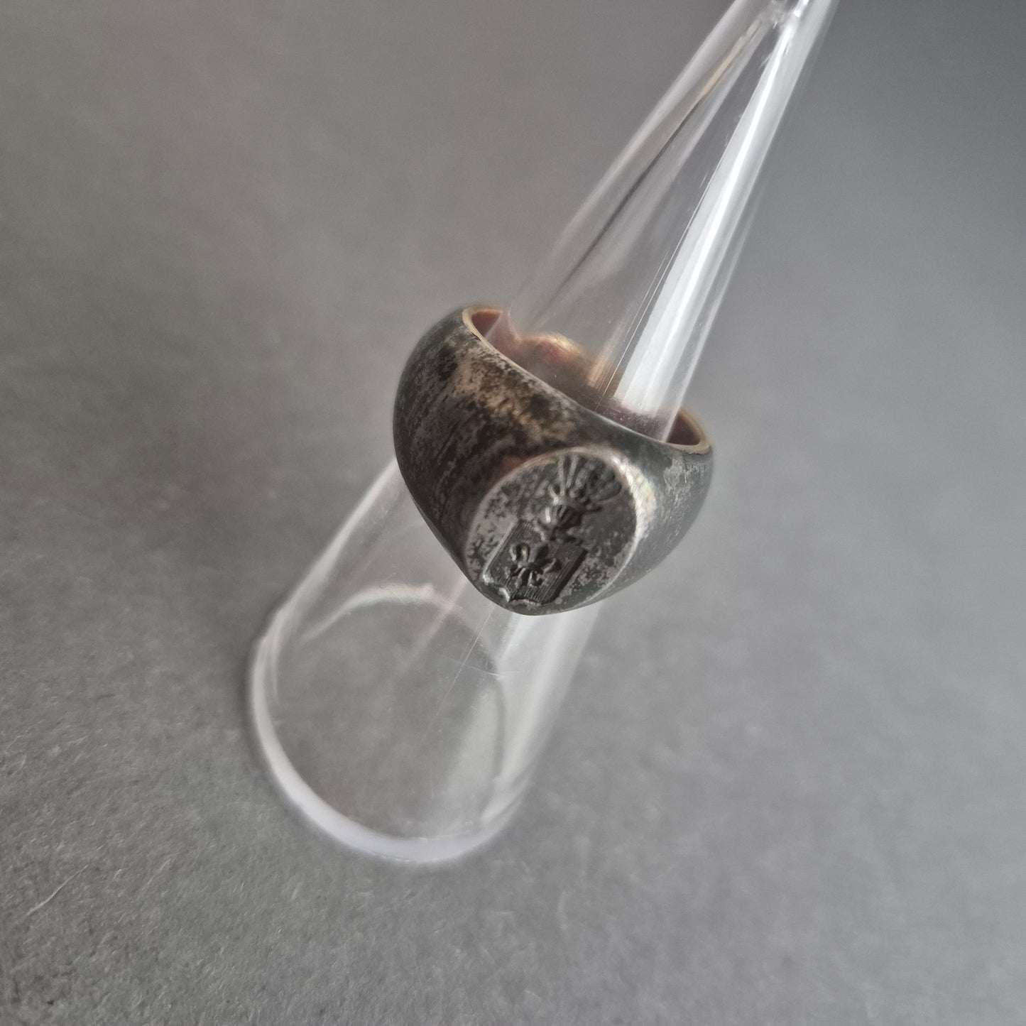 Wappen-Siegelring aus Silber – Antiker Herrenring mit Patina