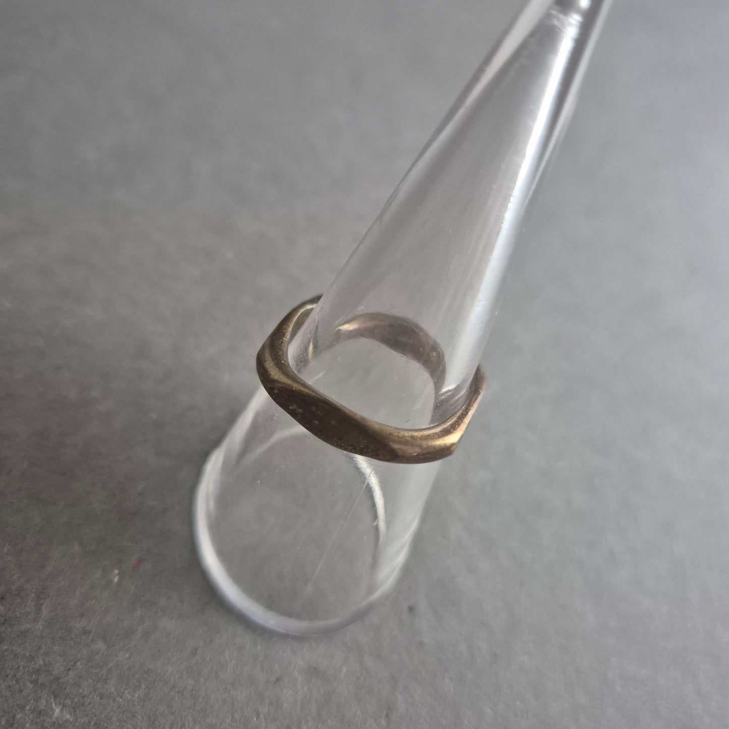 Schlichter Vintage-Ring aus Messing – Organische Form im Unisex-Design