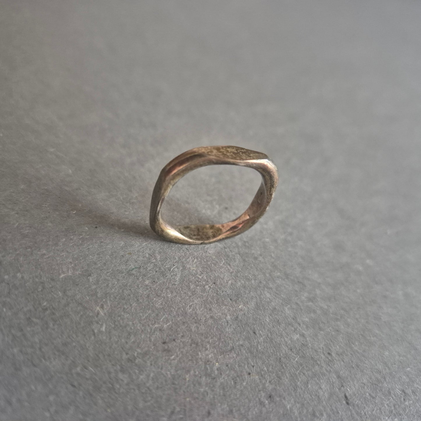 Schlichter Vintage-Ring aus Messing – Organische Form im Unisex-Design