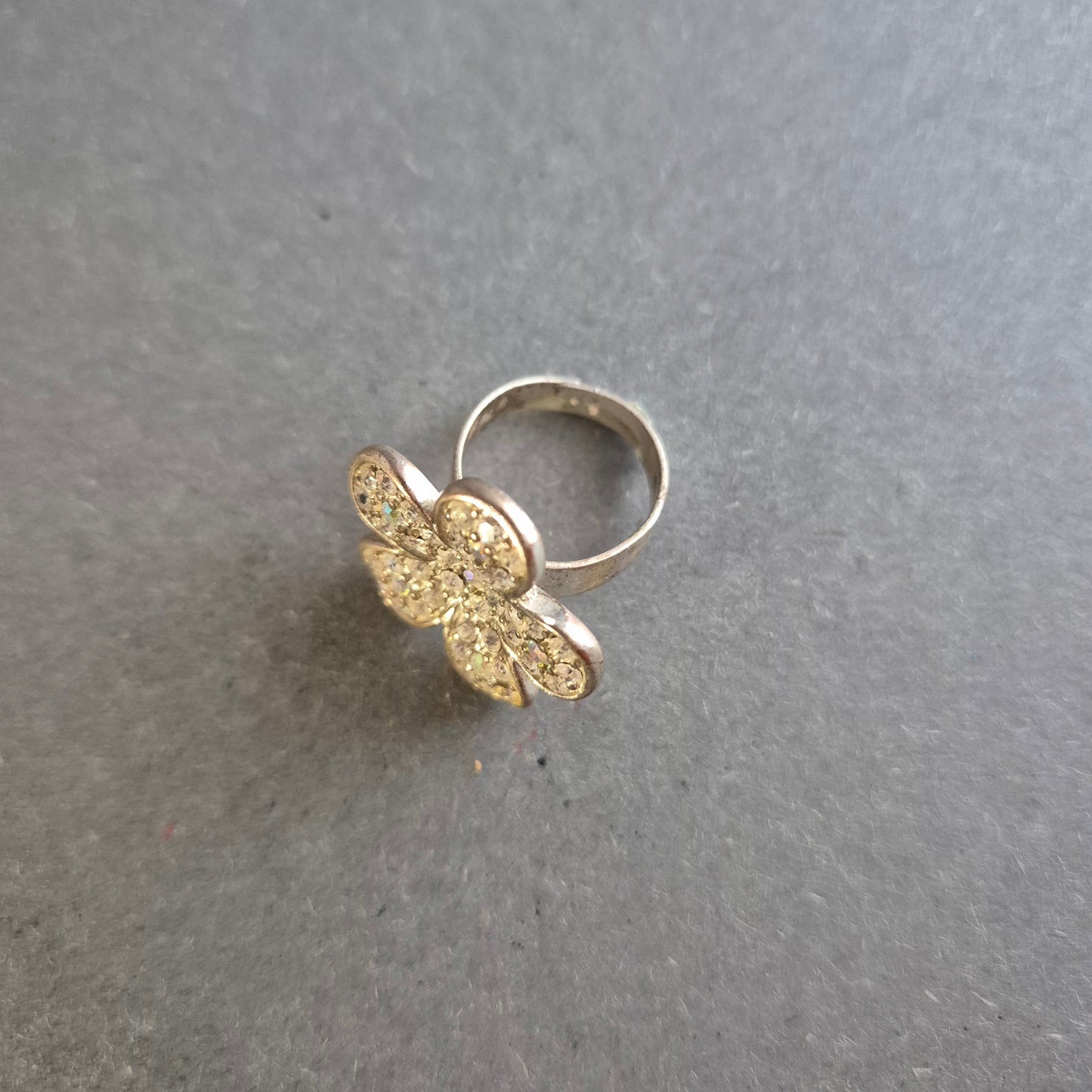 Blumenring mit Strass – Verstellbarer goldfarbener Vintage-Ring