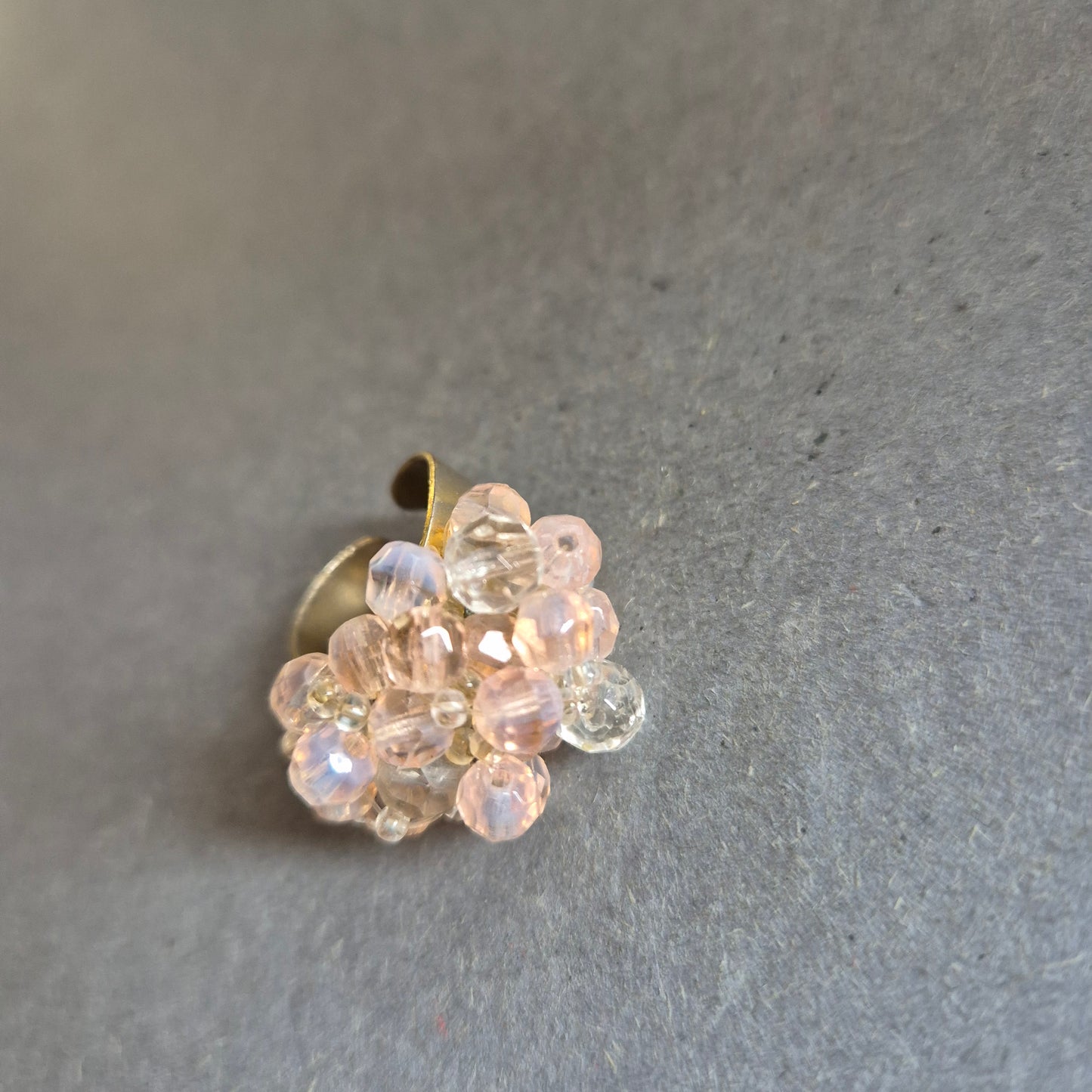 Verstellbarer Vintage-Ring mit roséfarbenen Glasperlen