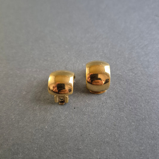 Klassische vergoldete Clip-Ohrringe mit glänzendem Finish